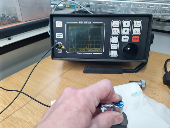 Bedienung des Ultraschallgeräts mit der Hand