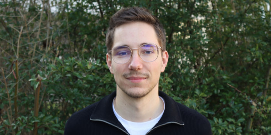 ein Foto von der studentischen Hilfskraft Jonas Kruth
