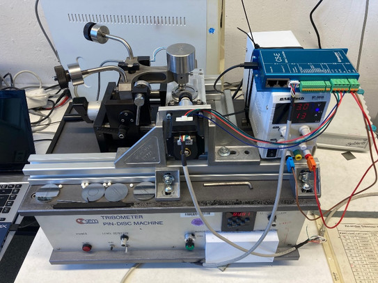 Abbildung des Pin-On-Disc-Triebometers von CSEM