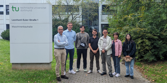 Gruppenfoto - Prof. Wolfgang Tillmann, Nelson Filipe Lopes Dias, Dominic Graf, Prof. Yin-Yu Chang mit seiner Frau und zwei Studierenden der National Formosa University