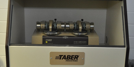 Abbildung des Taber Abrasion Testers