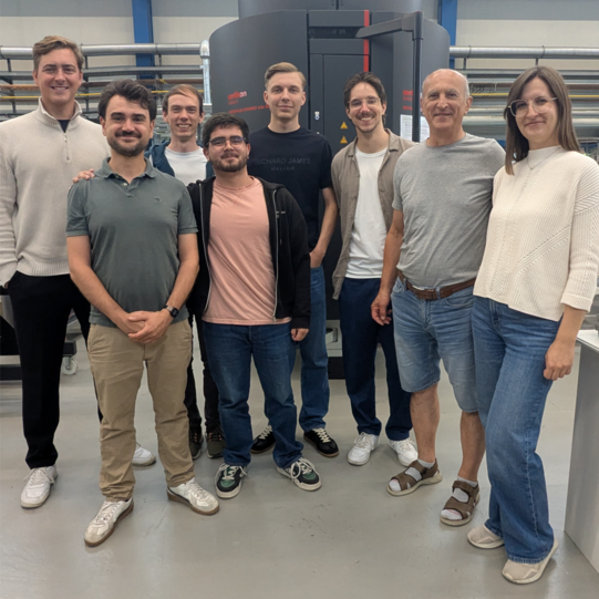 Gruppenfoto von Dominic Graf, Dr. Nelson Filipe Lopes Dias, Finn Rümenapf, Mateo Patiño-Ríos, Florian Reese, Jonas Kruth, Csaba Szendy, und Julia Urbanczyk (von links nach rechts)